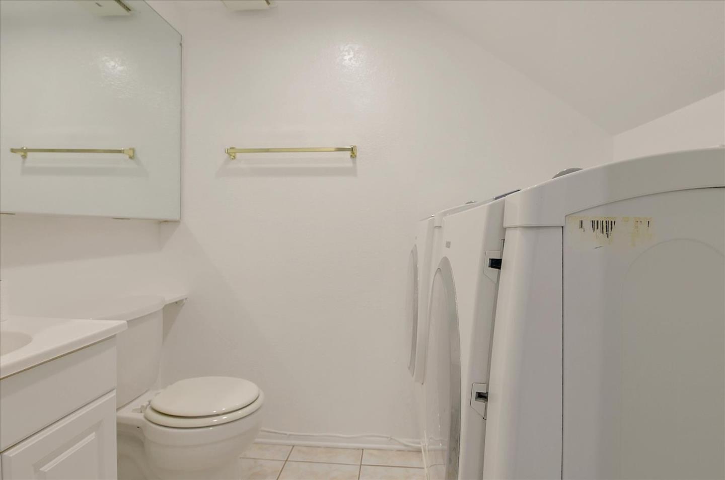 Detail Gallery Image 25 of 26 For 2527 Wallace St, Oakland,  CA 94606 - 4 Beds | 4 Baths