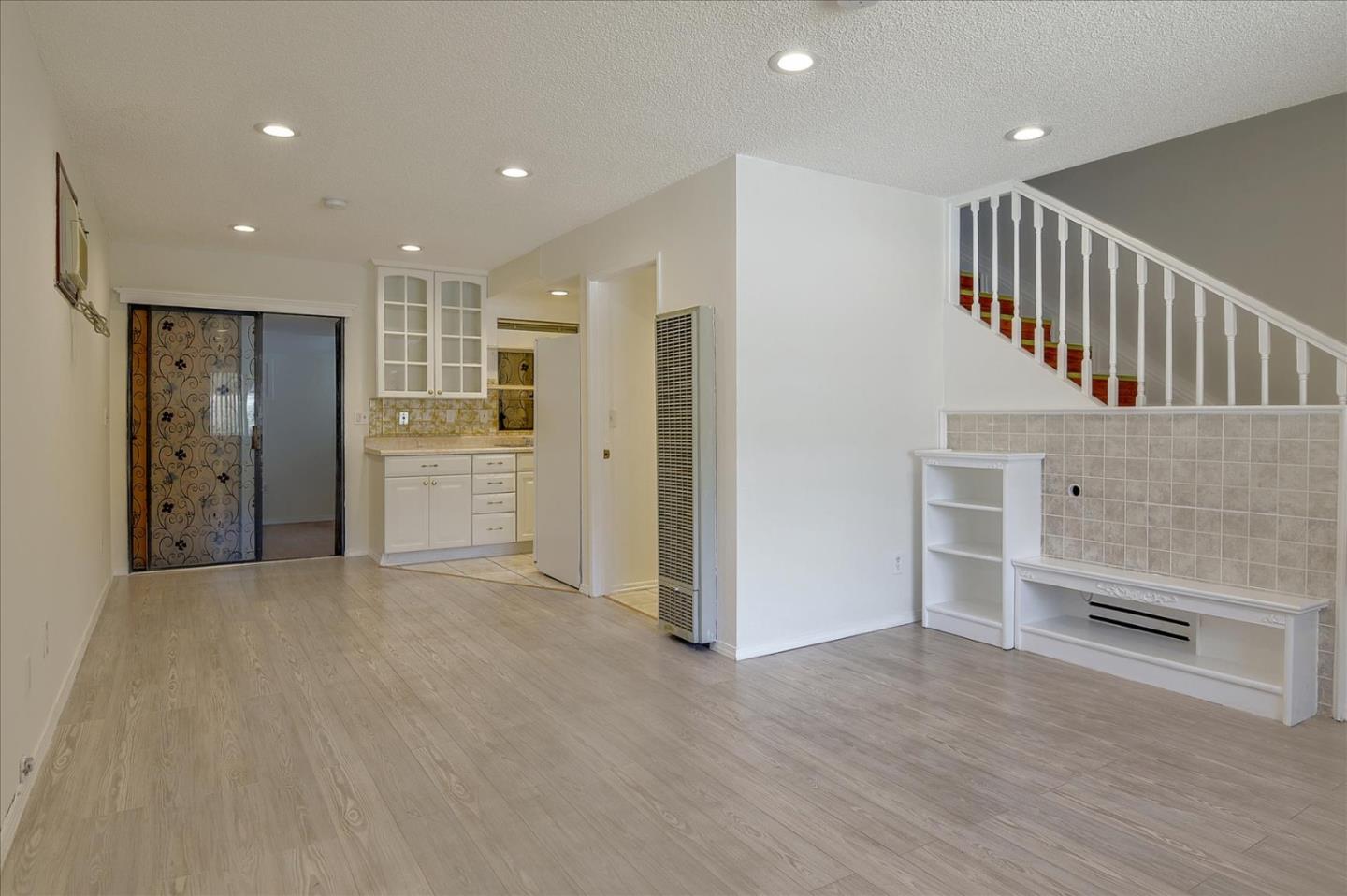 Detail Gallery Image 5 of 26 For 2527 Wallace St, Oakland,  CA 94606 - 4 Beds | 4 Baths