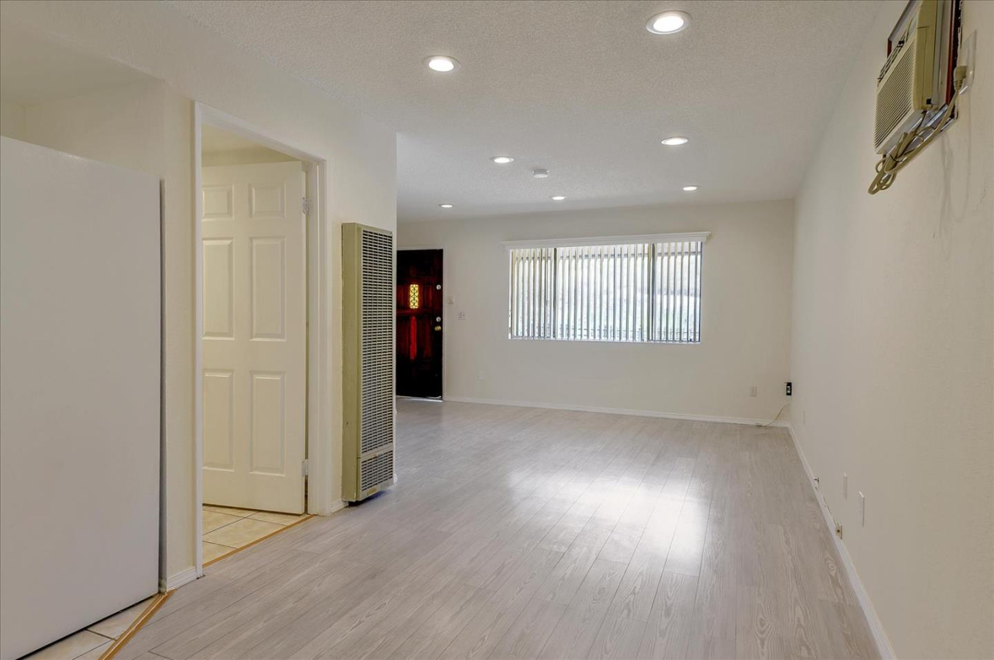 Detail Gallery Image 7 of 26 For 2527 Wallace St, Oakland,  CA 94606 - 4 Beds | 4 Baths