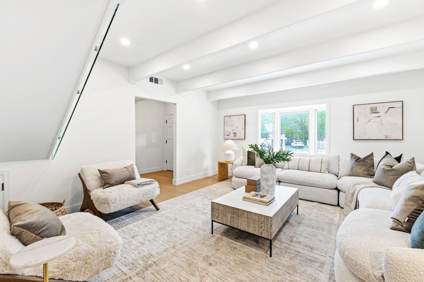 Detail Gallery Image 12 of 123 For 2331 Carmel Dr, Palo Alto,  CA 94303 - 6 Beds | 5 Baths