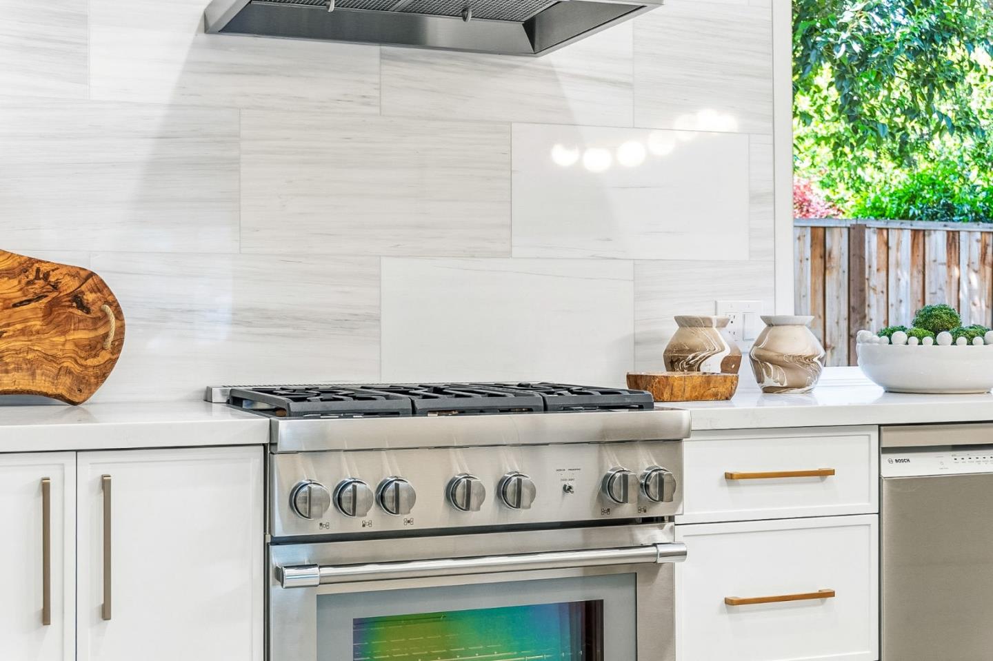 Detail Gallery Image 14 of 123 For 2331 Carmel Dr, Palo Alto,  CA 94303 - 6 Beds | 5 Baths