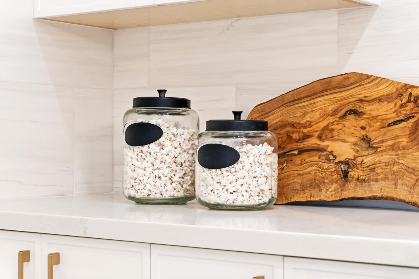 Detail Gallery Image 20 of 123 For 2331 Carmel Dr, Palo Alto,  CA 94303 - 6 Beds | 5 Baths