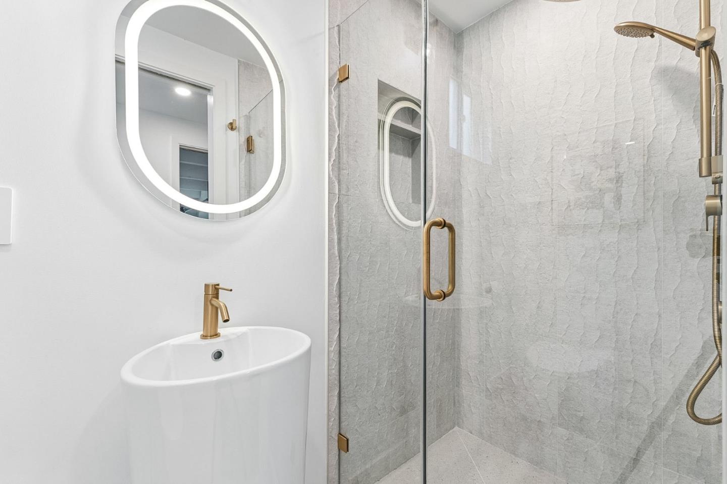 Detail Gallery Image 23 of 123 For 2331 Carmel Dr, Palo Alto,  CA 94303 - 6 Beds | 5 Baths