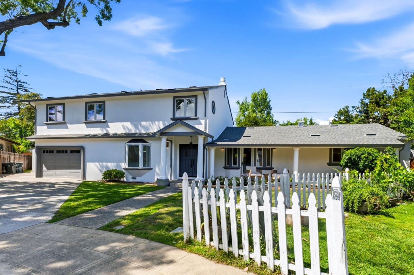 Detail Gallery Image 3 of 123 For 2331 Carmel Dr, Palo Alto,  CA 94303 - 6 Beds | 5 Baths