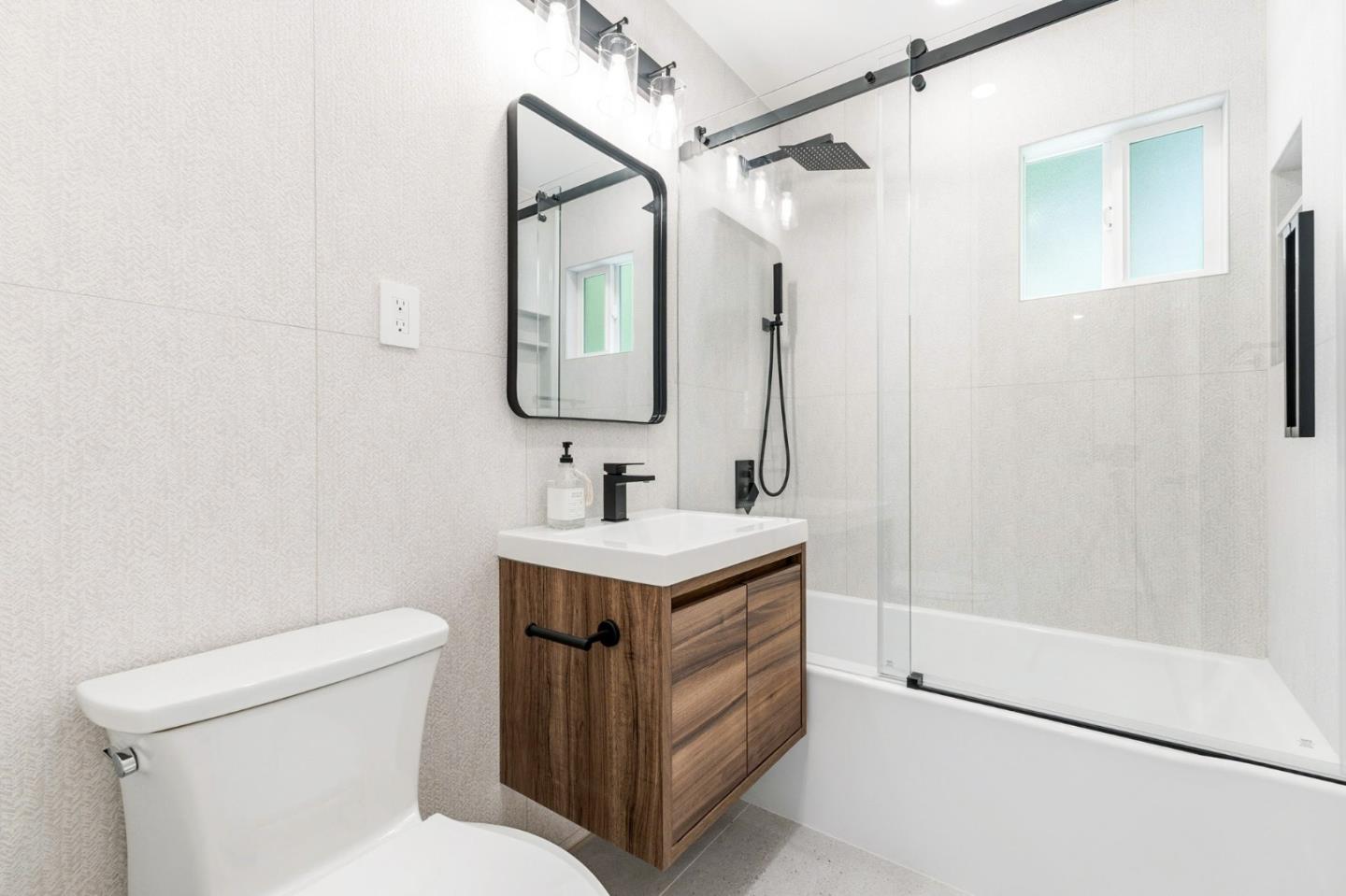 Detail Gallery Image 42 of 123 For 2331 Carmel Dr, Palo Alto,  CA 94303 - 6 Beds | 5 Baths