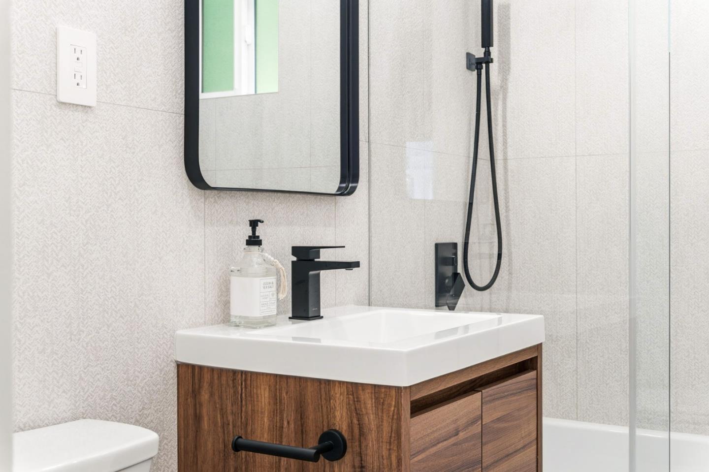 Detail Gallery Image 43 of 123 For 2331 Carmel Dr, Palo Alto,  CA 94303 - 6 Beds | 5 Baths