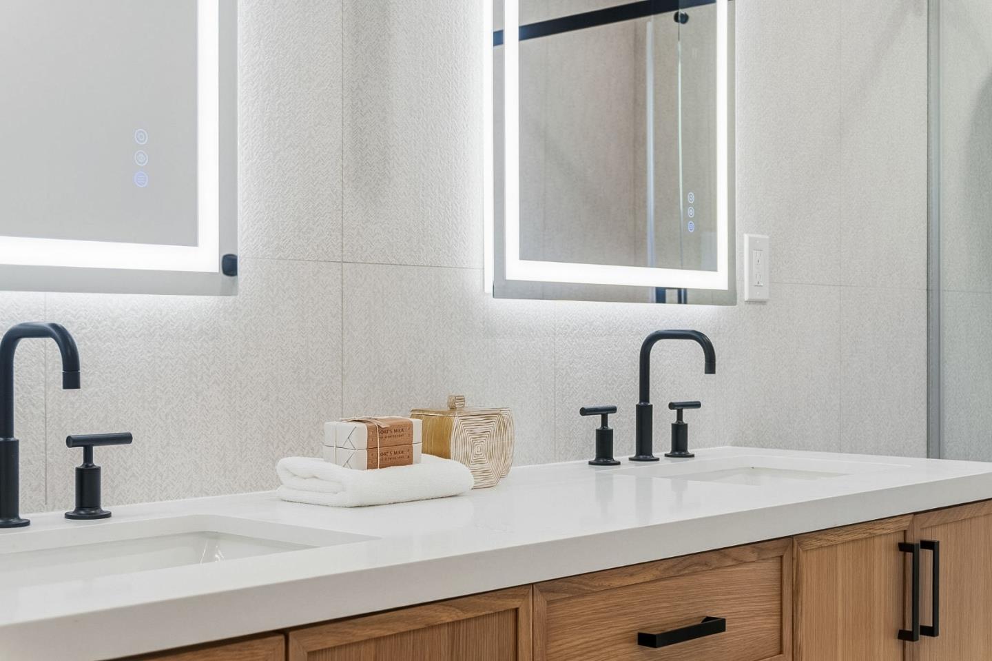 Detail Gallery Image 68 of 123 For 2331 Carmel Dr, Palo Alto,  CA 94303 - 6 Beds | 5 Baths