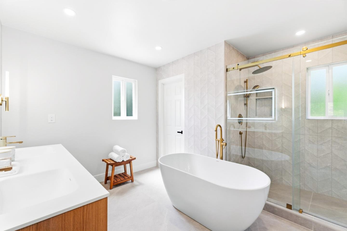 Detail Gallery Image 76 of 123 For 2331 Carmel Dr, Palo Alto,  CA 94303 - 6 Beds | 5 Baths