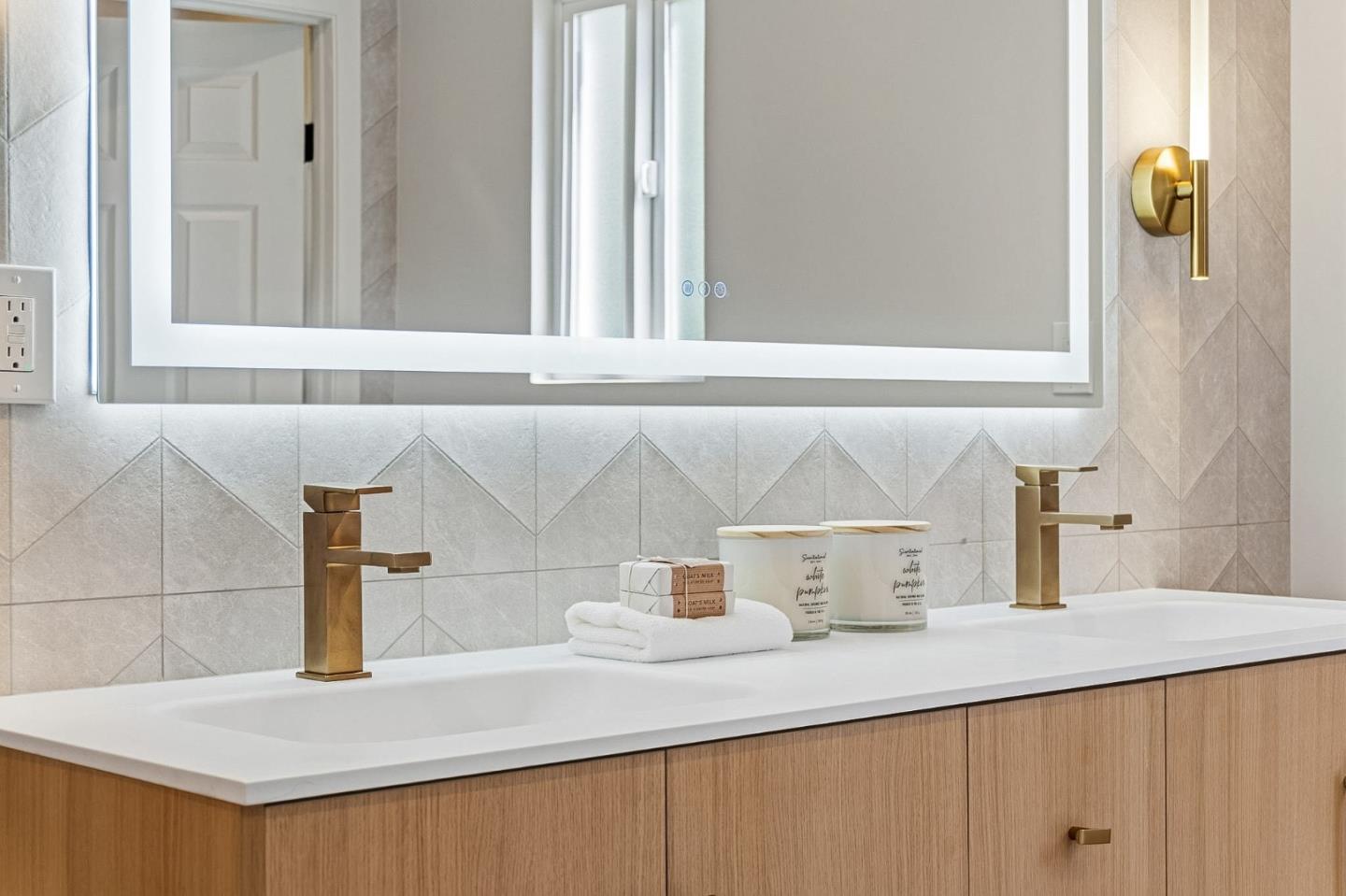 Detail Gallery Image 79 of 123 For 2331 Carmel Dr, Palo Alto,  CA 94303 - 6 Beds | 5 Baths