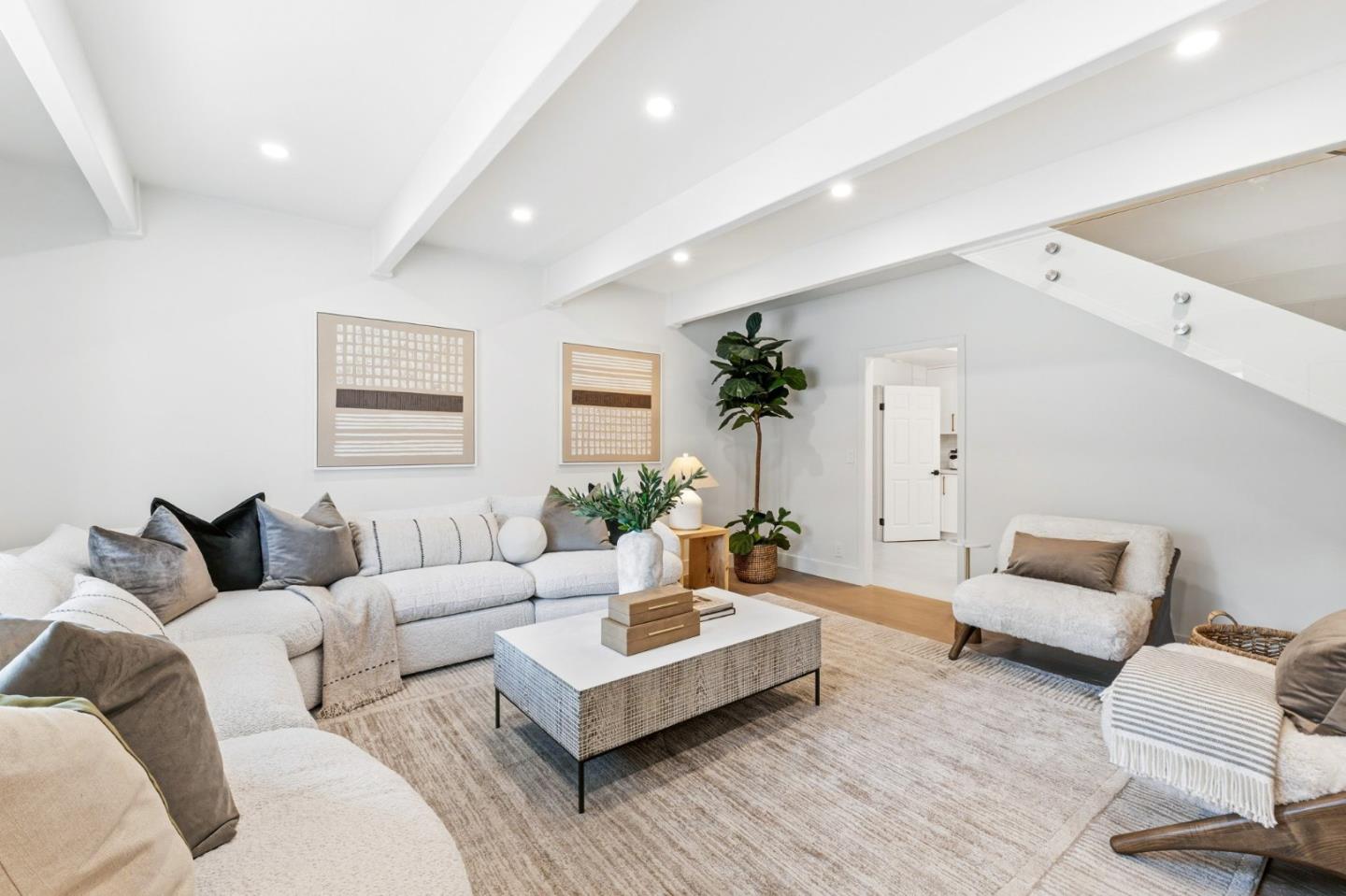 Detail Gallery Image 8 of 123 For 2331 Carmel Dr, Palo Alto,  CA 94303 - 6 Beds | 5 Baths