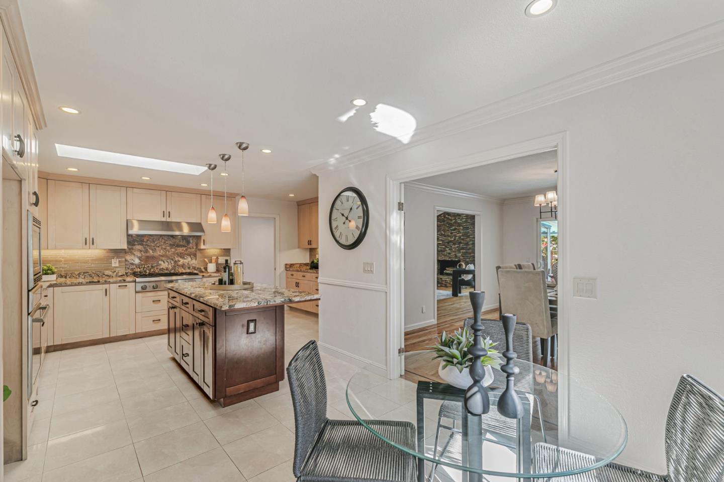 Detail Gallery Image 14 of 51 For 19437 via Real Dr, Saratoga,  CA 95070 - 4 Beds | 4 Baths