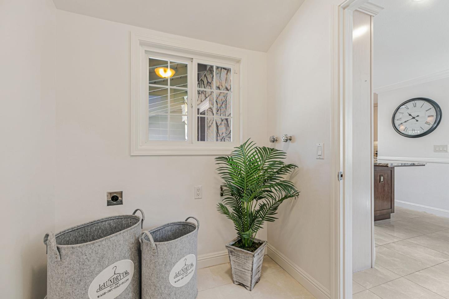 Detail Gallery Image 15 of 51 For 19437 via Real Dr, Saratoga,  CA 95070 - 4 Beds | 4 Baths