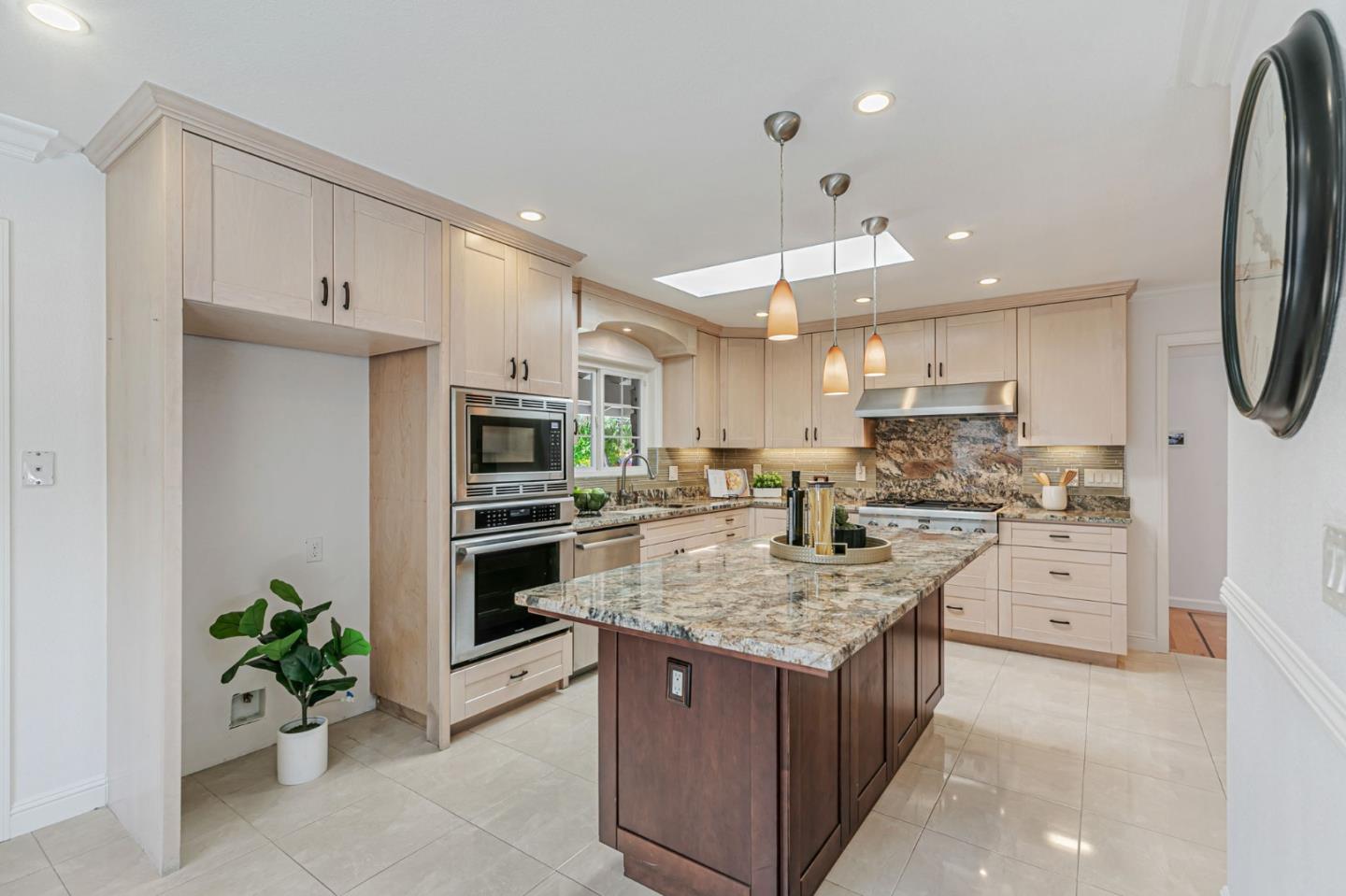 Detail Gallery Image 8 of 51 For 19437 via Real Dr, Saratoga,  CA 95070 - 4 Beds | 4 Baths