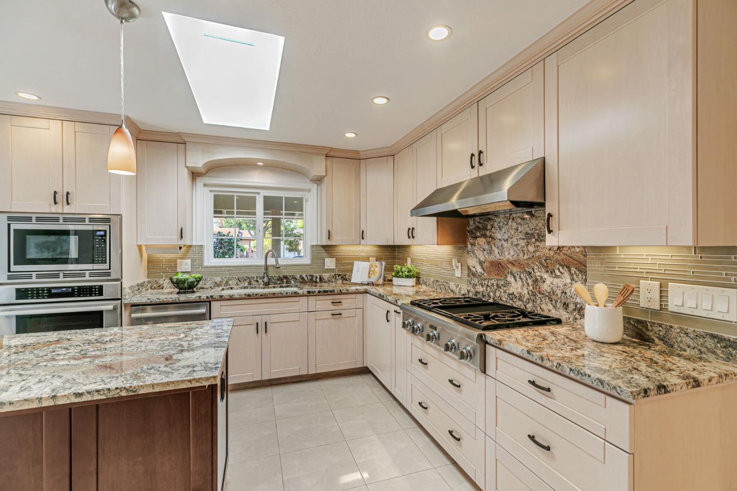 Detail Gallery Image 9 of 51 For 19437 via Real Dr, Saratoga,  CA 95070 - 4 Beds | 4 Baths