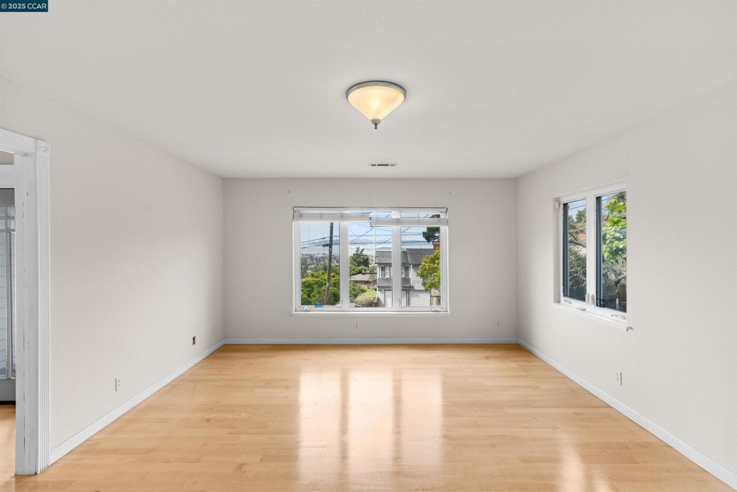 Detail Gallery Image 10 of 18 For 39 Anson Way, Kensington,  CA 94707 - 4 Beds | 3 Baths