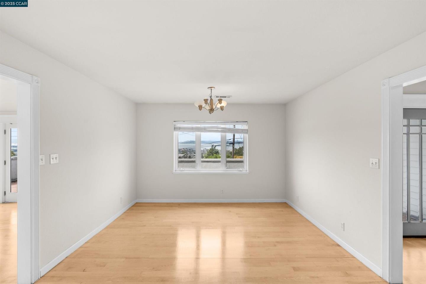 Detail Gallery Image 12 of 18 For 39 Anson Way, Kensington,  CA 94707 - 4 Beds | 3 Baths