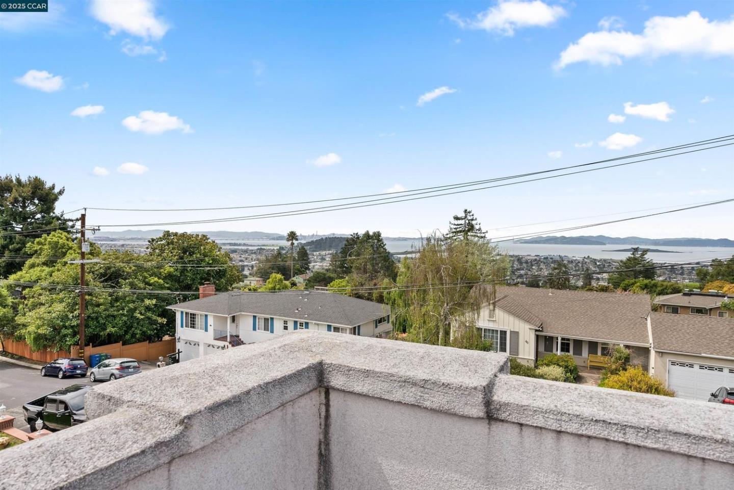 Detail Gallery Image 6 of 18 For 39 Anson Way, Kensington,  CA 94707 - 4 Beds | 3 Baths