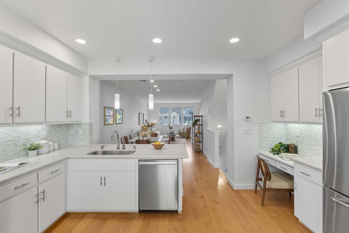 Detail Gallery Image 15 of 48 For 959 Highland Ter, Sunnyvale,  CA 94085 - 3 Beds | 3 Baths