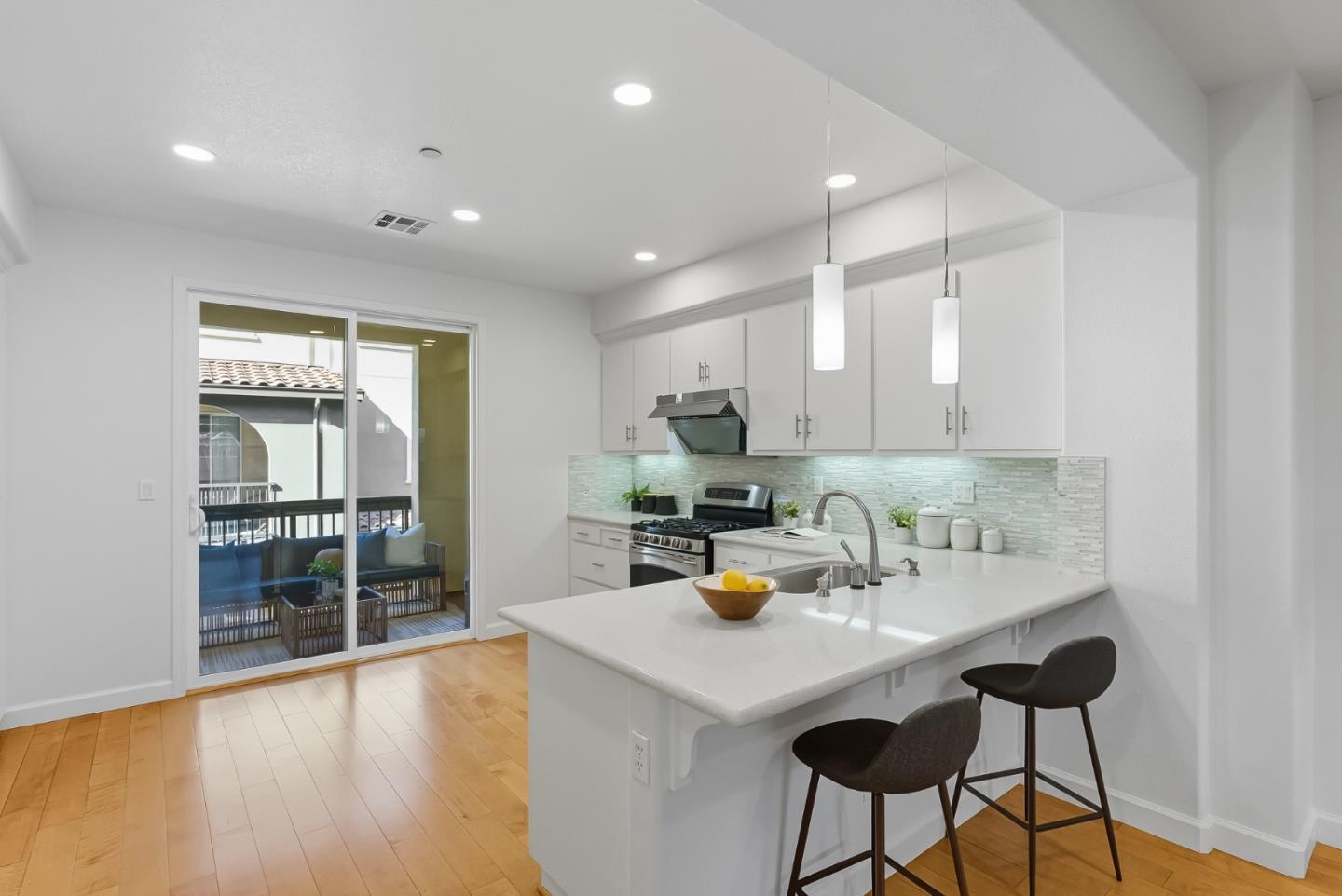 Detail Gallery Image 16 of 48 For 959 Highland Ter, Sunnyvale,  CA 94085 - 3 Beds | 3 Baths