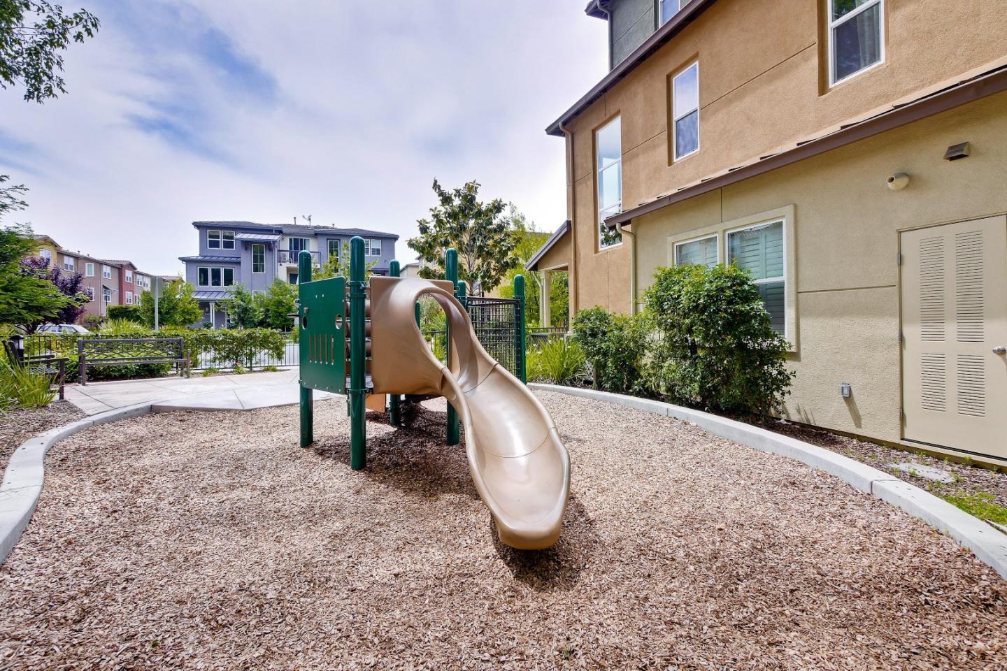 Detail Gallery Image 32 of 48 For 959 Highland Ter, Sunnyvale,  CA 94085 - 3 Beds | 3 Baths