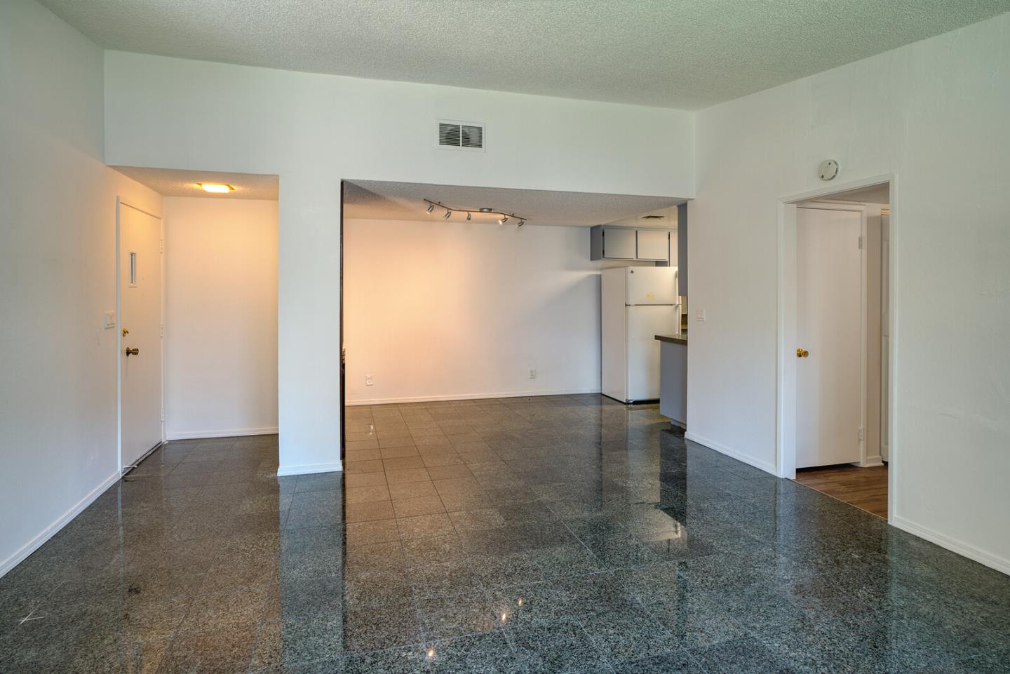 Detail Gallery Image 5 of 29 For 1206-1208 J St, Davis,  CA 95616 - – Beds | – Baths