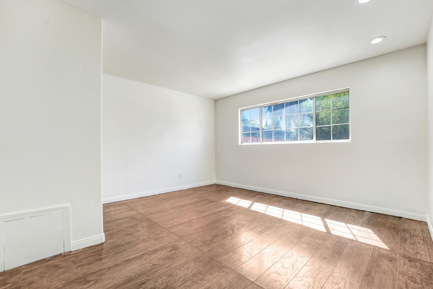 14822 Lorne St, Los Angeles, CA 91402 photo 11