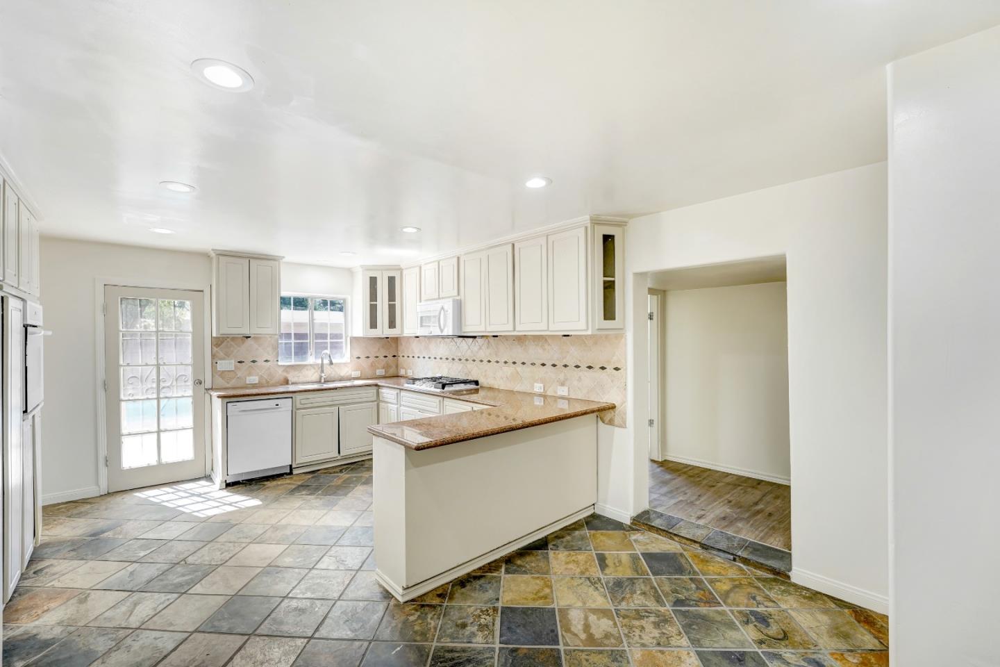 14822 Lorne St, Los Angeles, CA 91402 photo 6