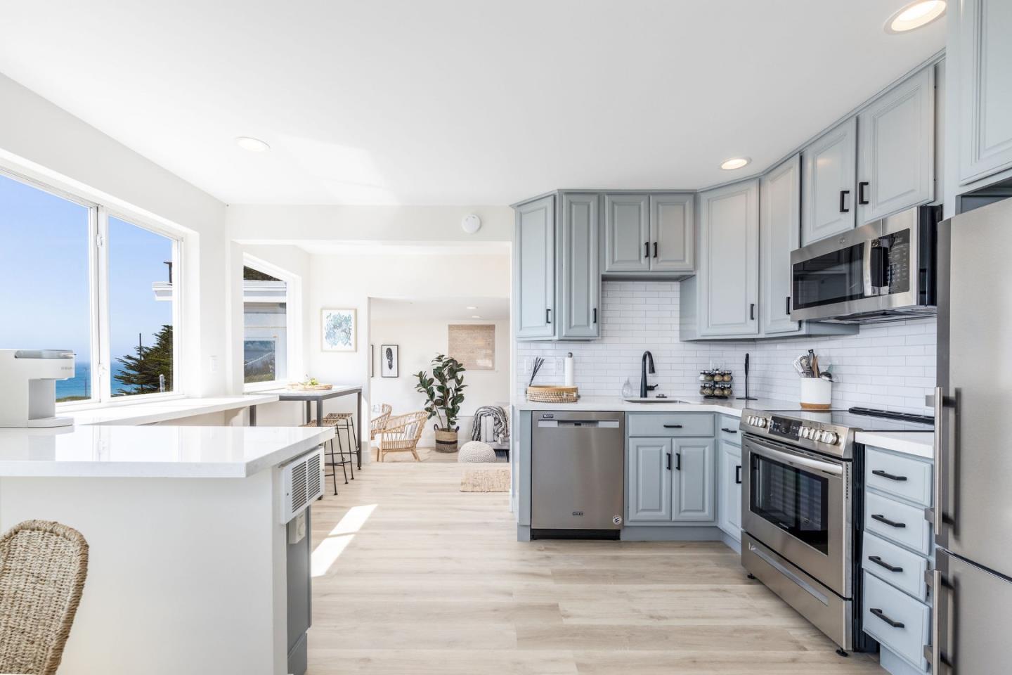 Detail Gallery Image 3 of 39 For 2000 Vallemar, Moss Beach,  CA 94038 - 3 Beds | 2 Baths