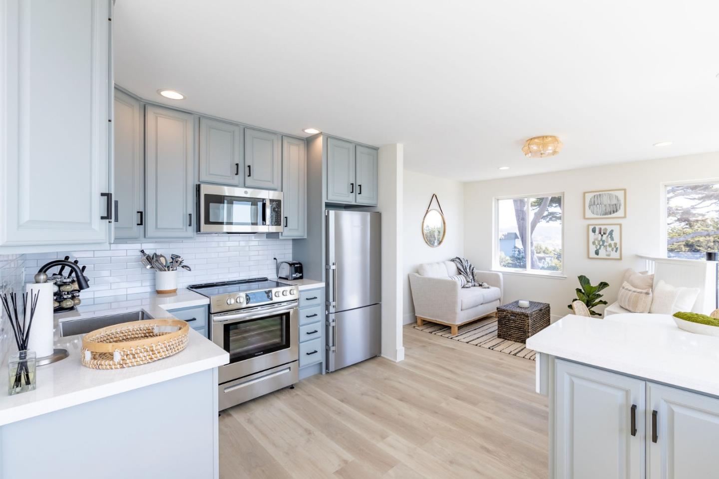 Detail Gallery Image 4 of 39 For 2000 Vallemar, Moss Beach,  CA 94038 - 3 Beds | 2 Baths