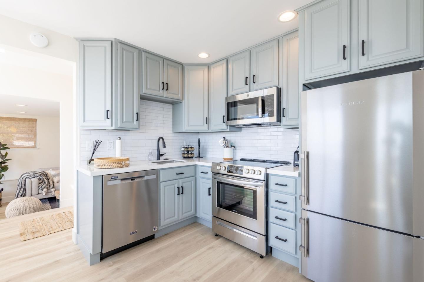 Detail Gallery Image 5 of 39 For 2000 Vallemar, Moss Beach,  CA 94038 - 3 Beds | 2 Baths