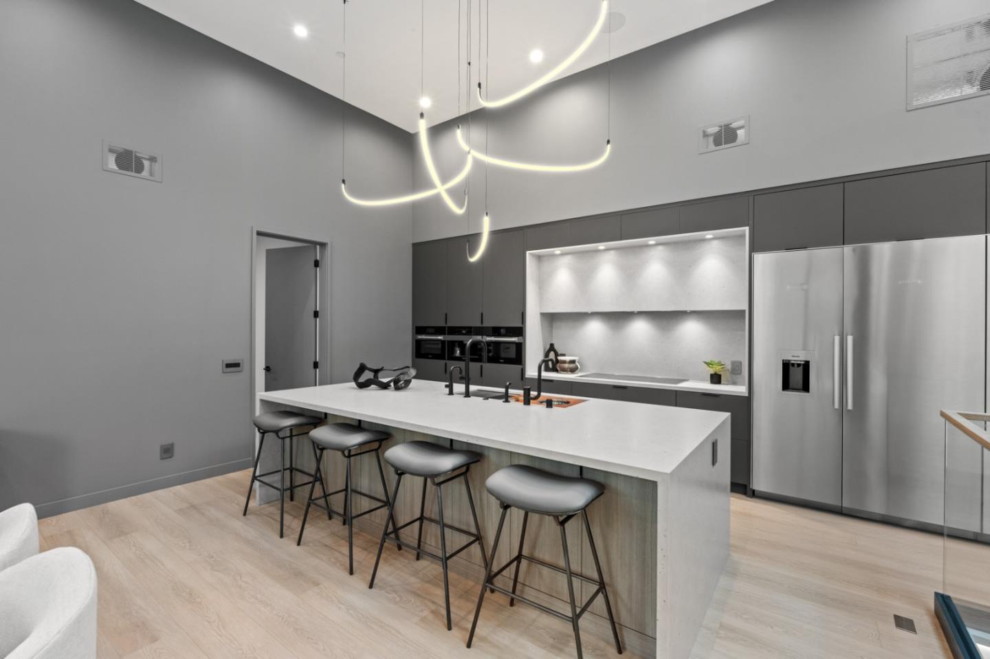 Detail Gallery Image 10 of 60 For 90 Crescent Dr, Palo Alto,  CA 94301 - 5 Beds | 5/2 Baths