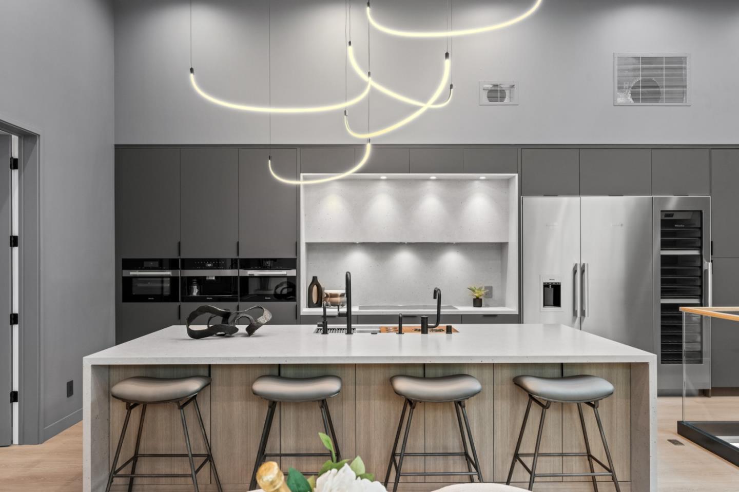 Detail Gallery Image 11 of 60 For 90 Crescent Dr, Palo Alto,  CA 94301 - 5 Beds | 5/2 Baths