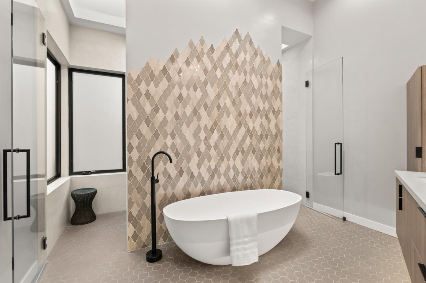 Detail Gallery Image 17 of 60 For 90 Crescent Dr, Palo Alto,  CA 94301 - 5 Beds | 5/2 Baths