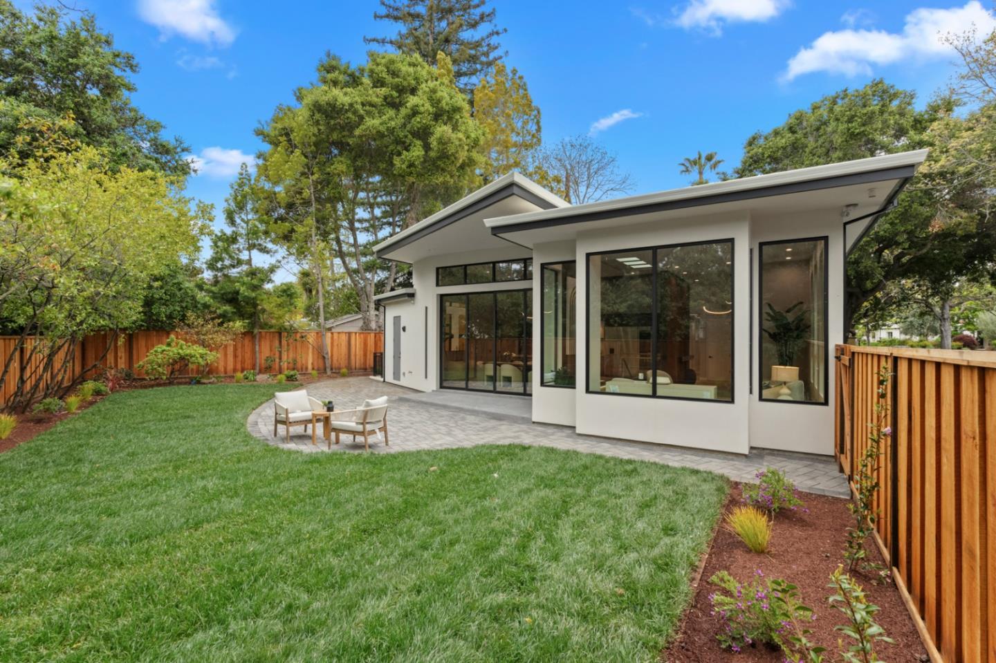 Detail Gallery Image 26 of 60 For 90 Crescent Dr, Palo Alto,  CA 94301 - 5 Beds | 5/2 Baths