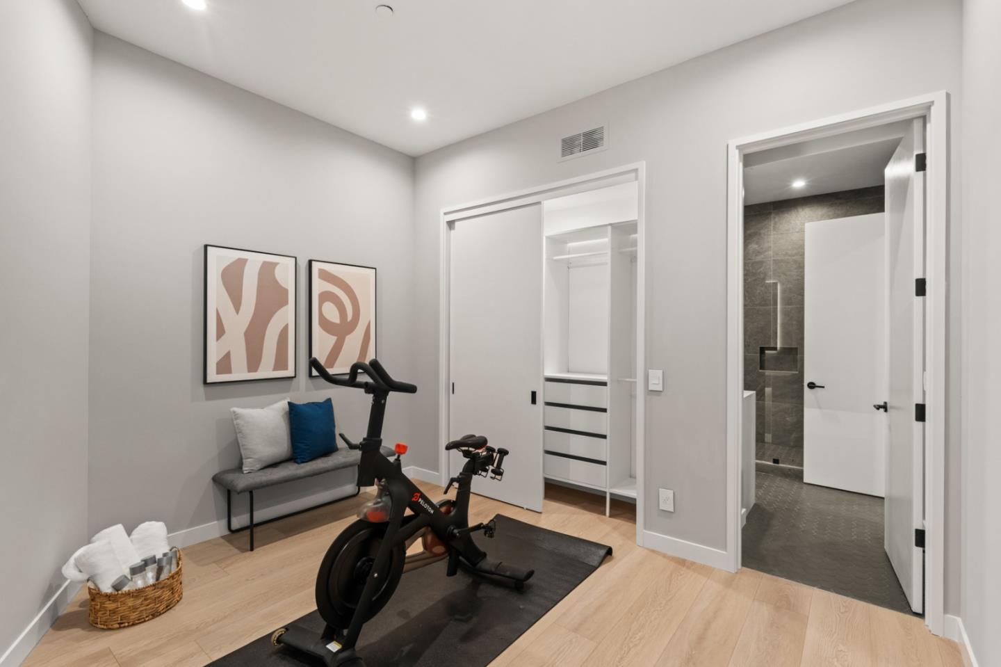 Detail Gallery Image 32 of 60 For 90 Crescent Dr, Palo Alto,  CA 94301 - 5 Beds | 5/2 Baths