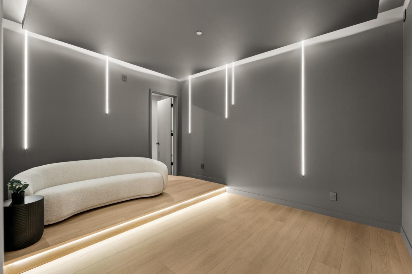 Detail Gallery Image 39 of 60 For 90 Crescent Dr, Palo Alto,  CA 94301 - 5 Beds | 5/2 Baths