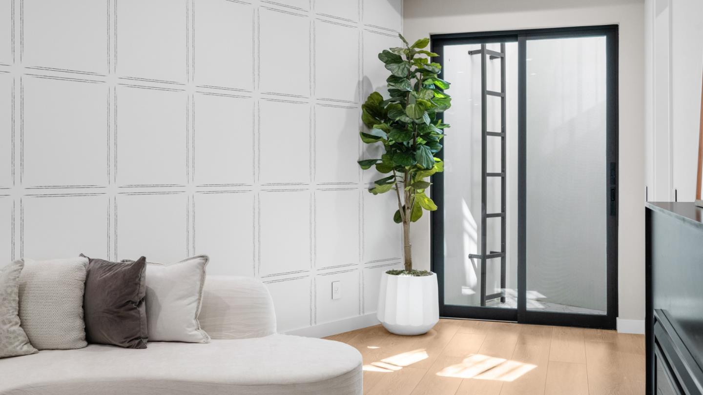 Detail Gallery Image 46 of 60 For 90 Crescent Dr, Palo Alto,  CA 94301 - 5 Beds | 5/2 Baths