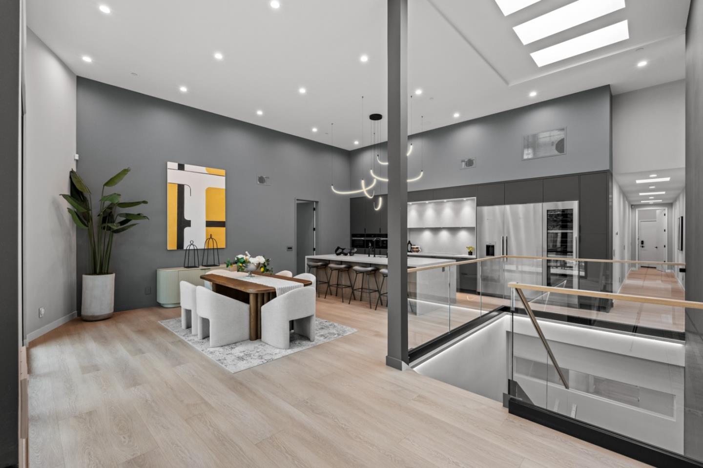 Detail Gallery Image 8 of 60 For 90 Crescent Dr, Palo Alto,  CA 94301 - 5 Beds | 5/2 Baths