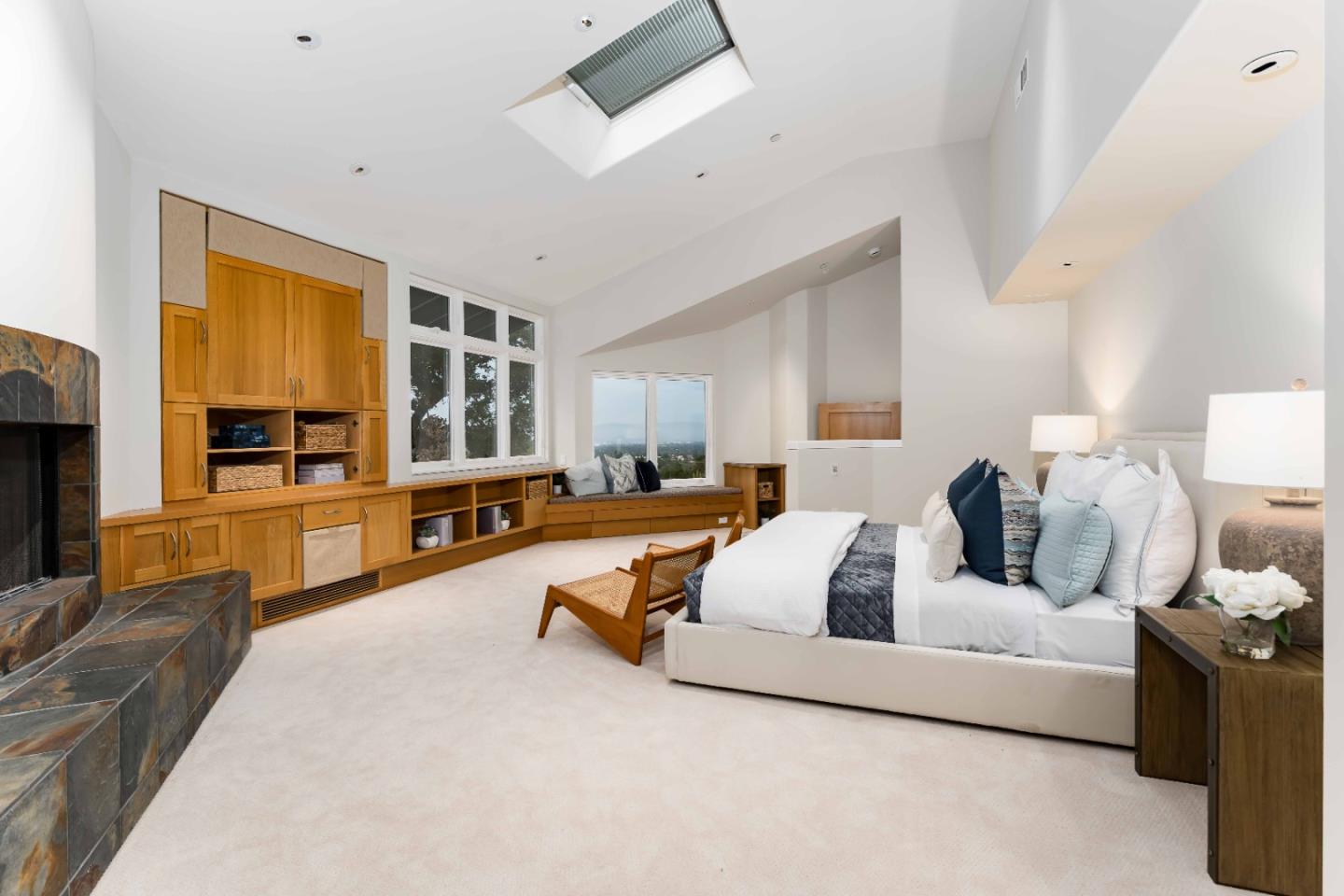 Detail Gallery Image 11 of 36 For 12008 Emerald Hill Ln, Los Altos Hills,  CA 94022 - 4 Beds | 3/1 Baths