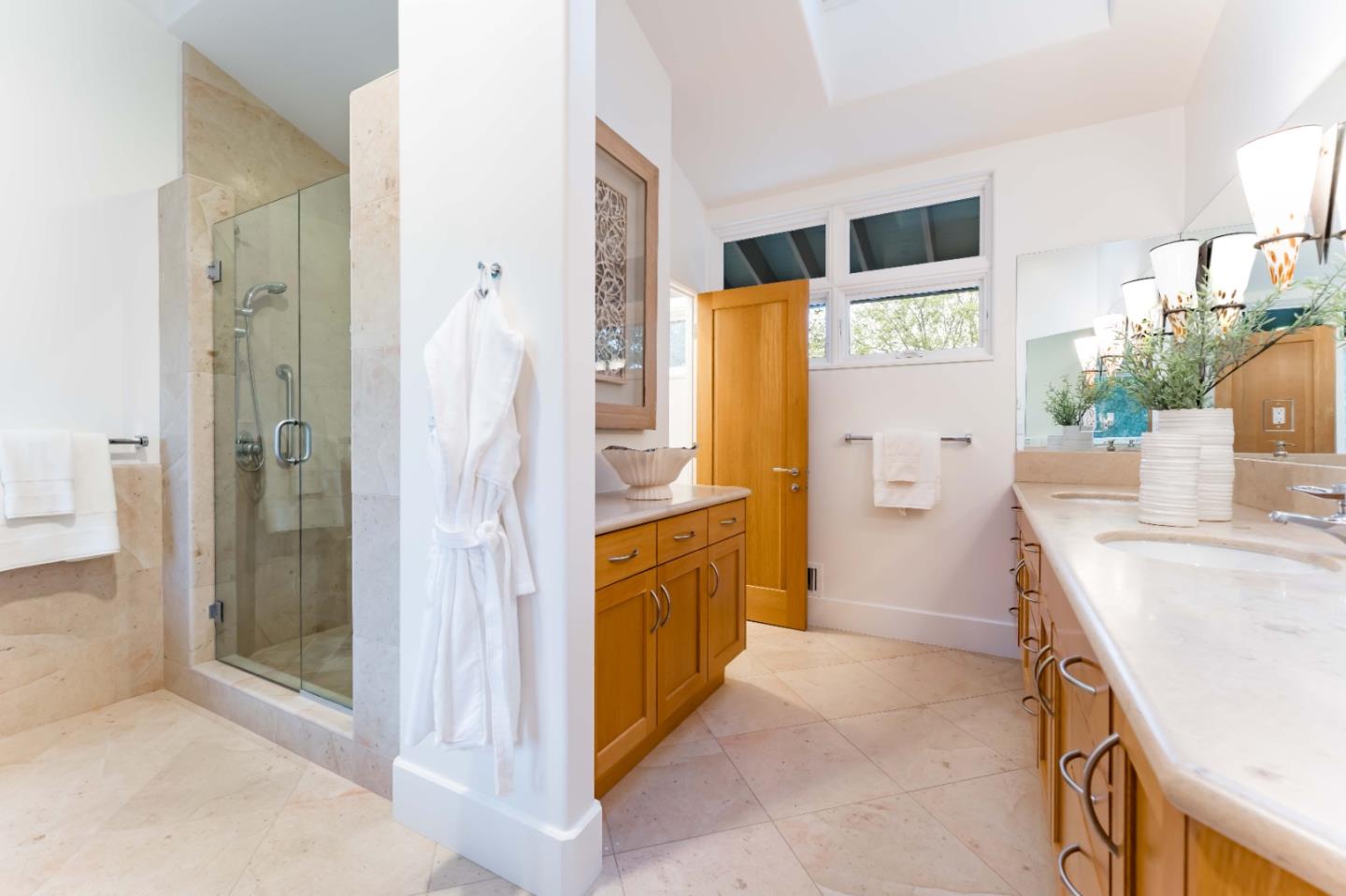 Detail Gallery Image 12 of 36 For 12008 Emerald Hill Ln, Los Altos Hills,  CA 94022 - 4 Beds | 3/1 Baths