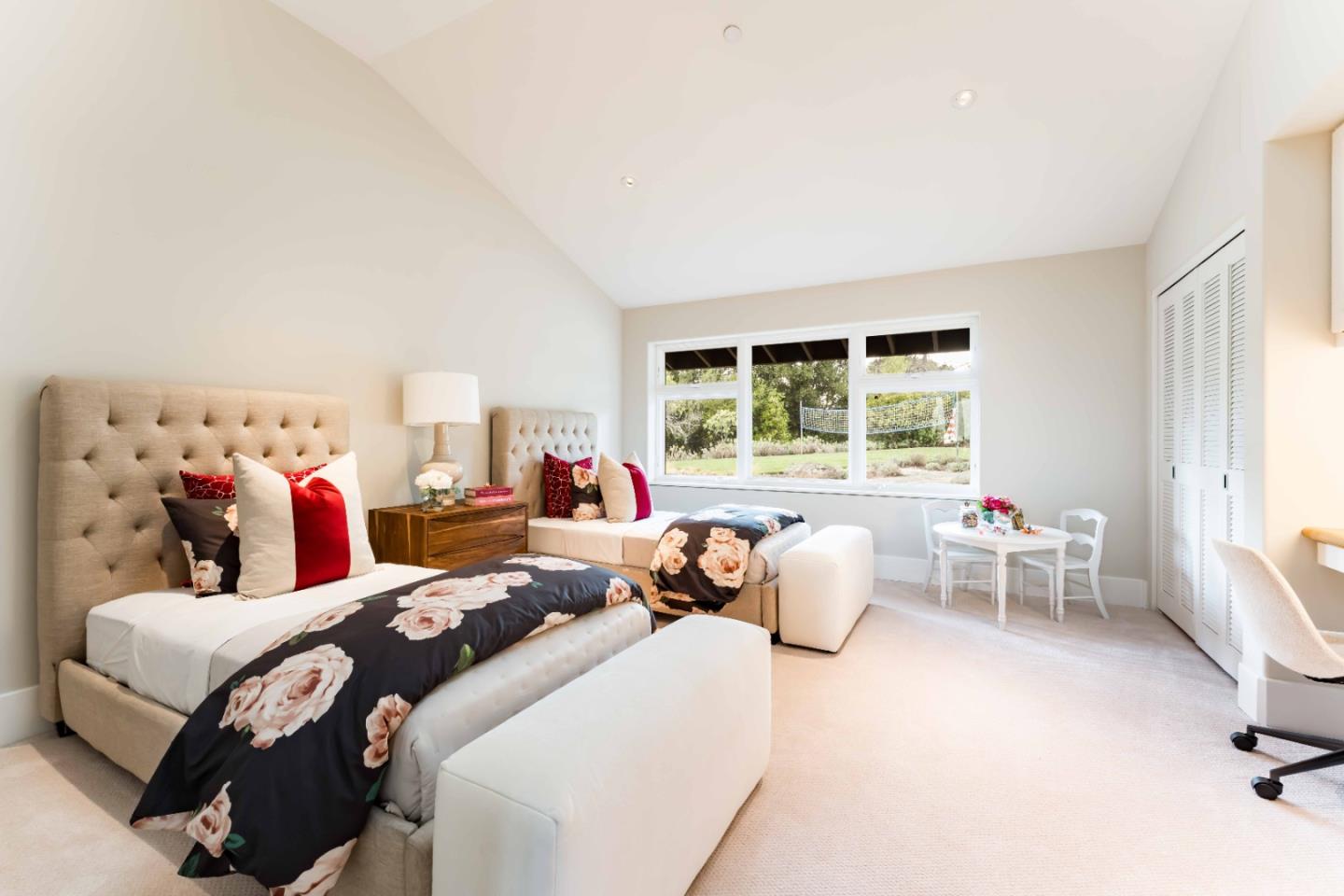 Detail Gallery Image 18 of 36 For 12008 Emerald Hill Ln, Los Altos Hills,  CA 94022 - 4 Beds | 3/1 Baths