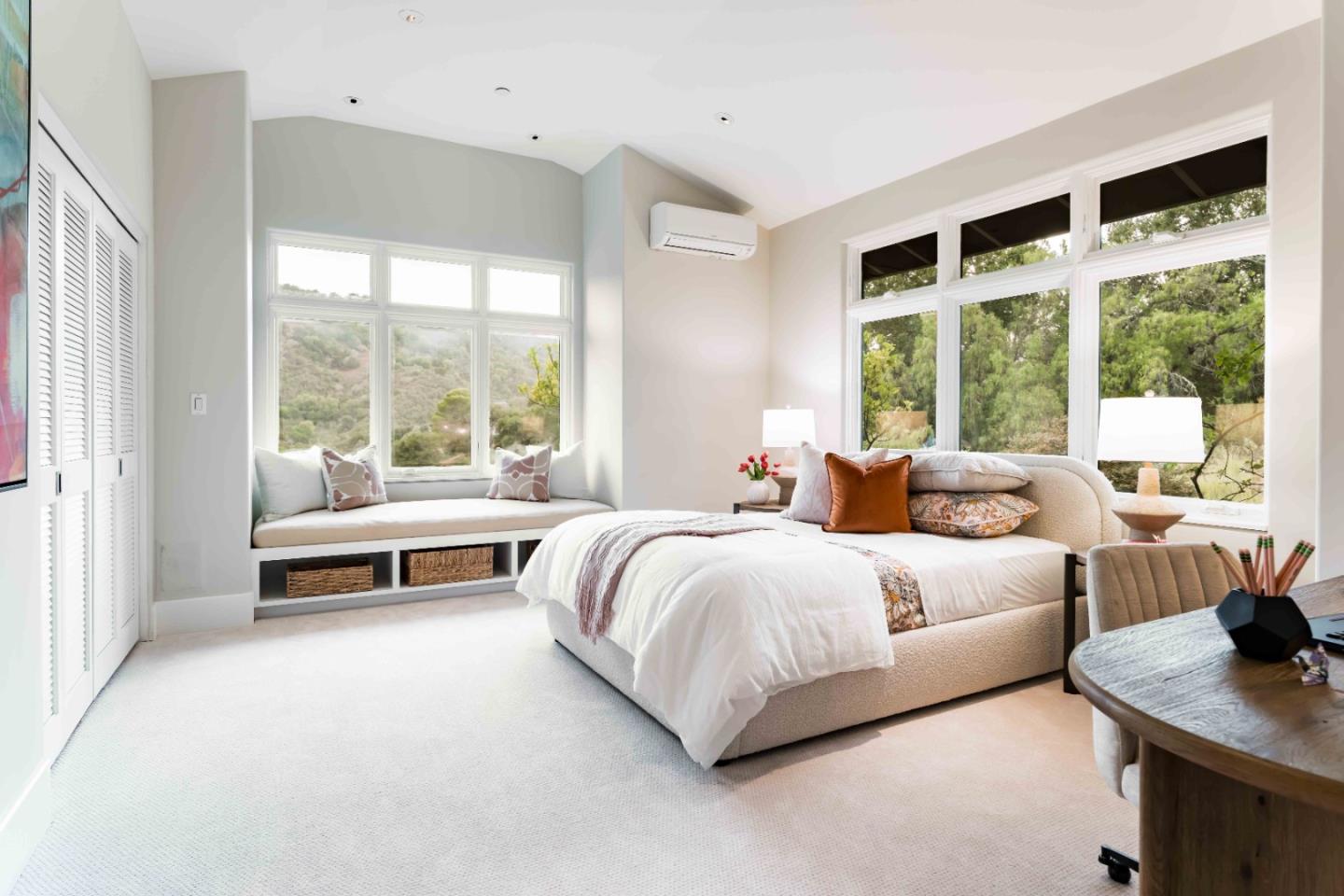 Detail Gallery Image 20 of 36 For 12008 Emerald Hill Ln, Los Altos Hills,  CA 94022 - 4 Beds | 3/1 Baths