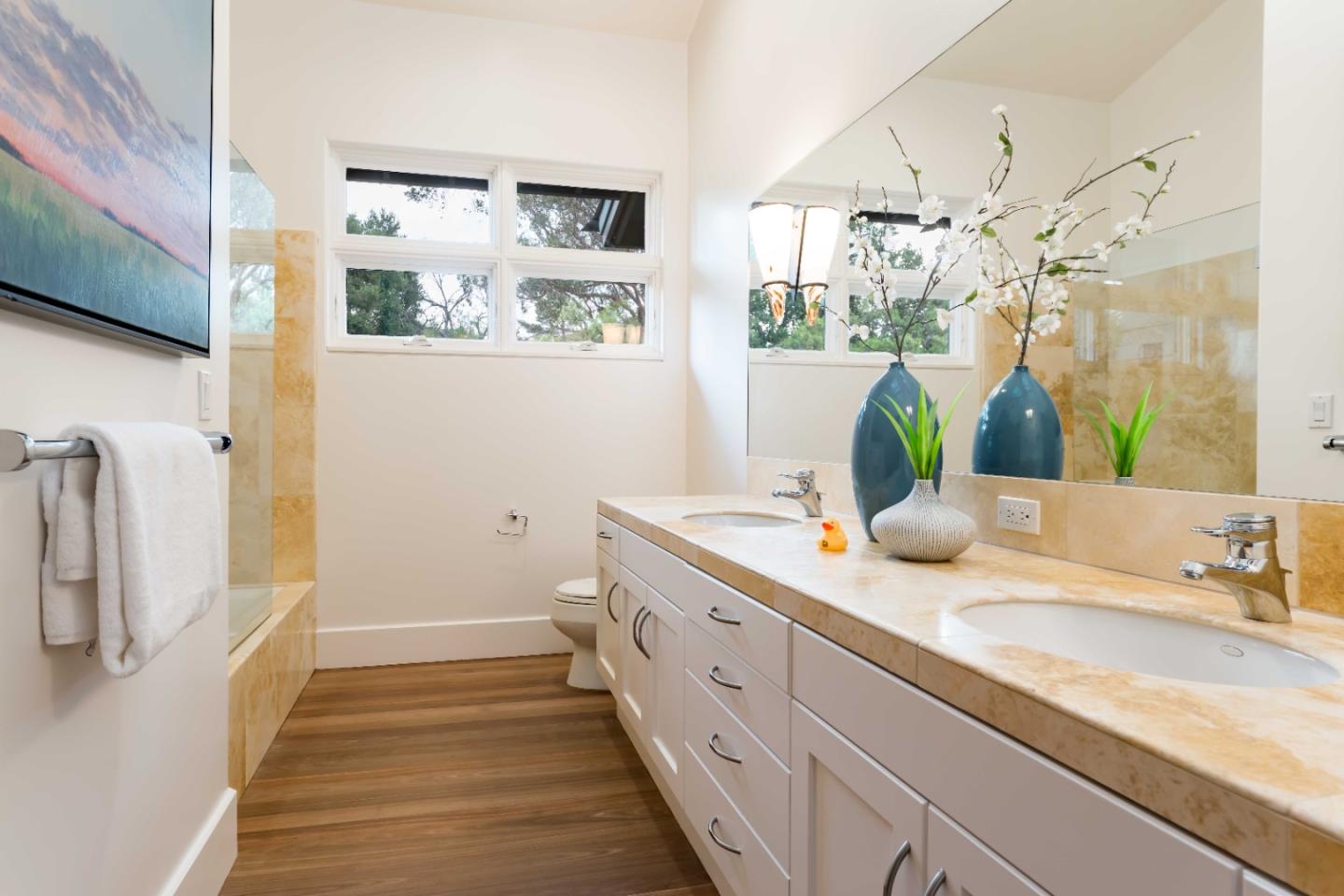 Detail Gallery Image 22 of 36 For 12008 Emerald Hill Ln, Los Altos Hills,  CA 94022 - 4 Beds | 3/1 Baths