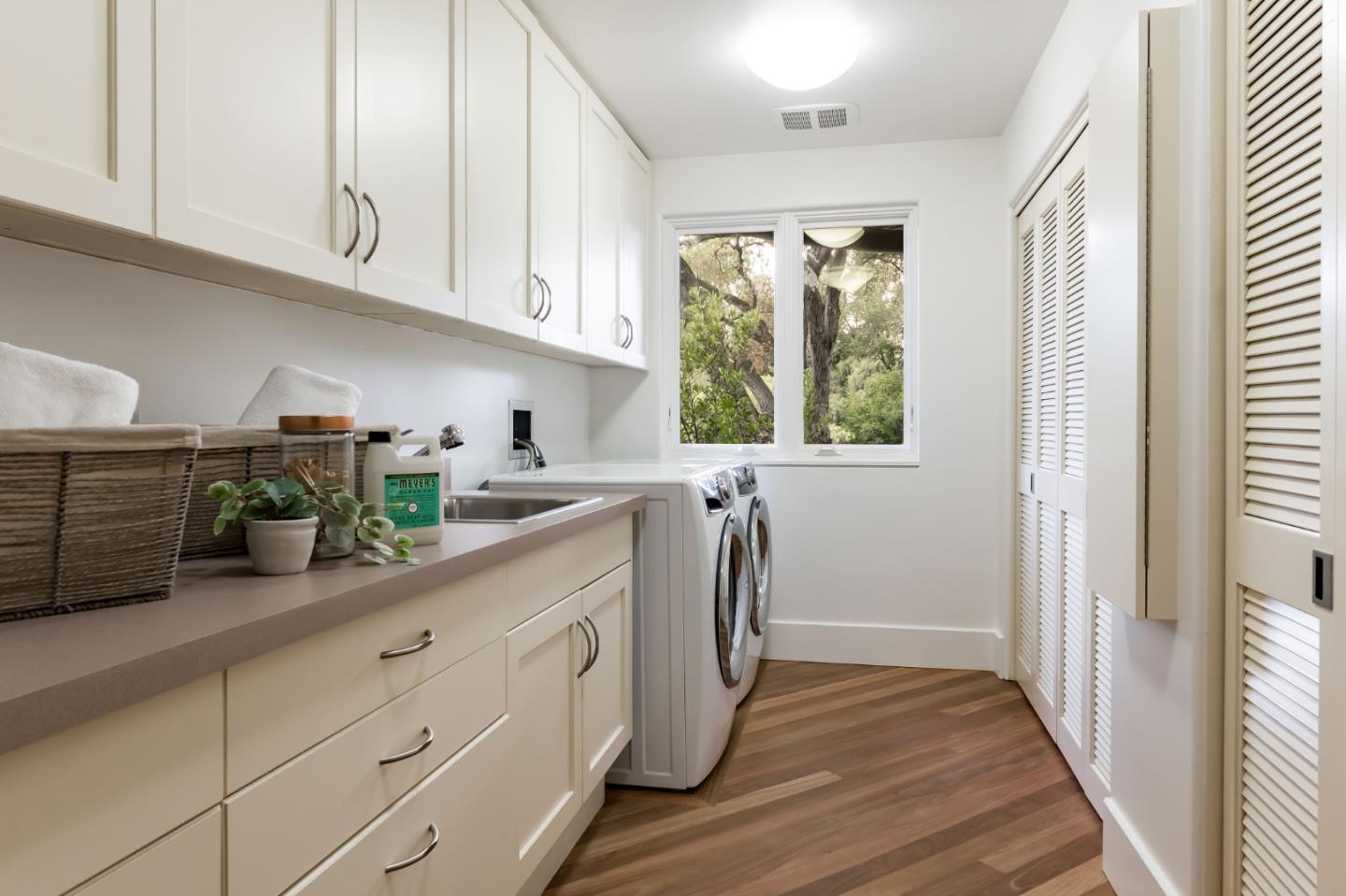 Detail Gallery Image 23 of 36 For 12008 Emerald Hill Ln, Los Altos Hills,  CA 94022 - 4 Beds | 3/1 Baths