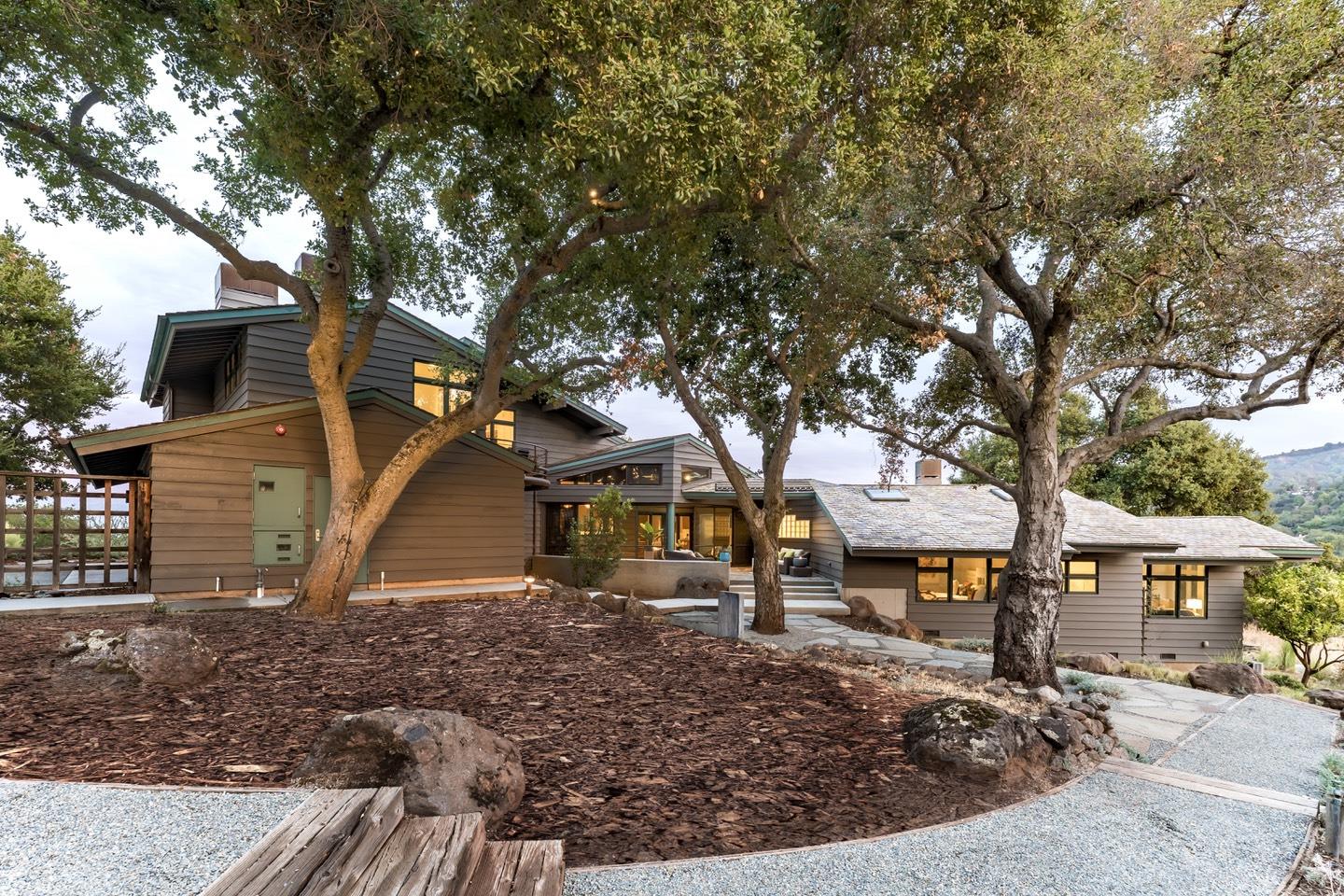 Detail Gallery Image 26 of 36 For 12008 Emerald Hill Ln, Los Altos Hills,  CA 94022 - 4 Beds | 3/1 Baths