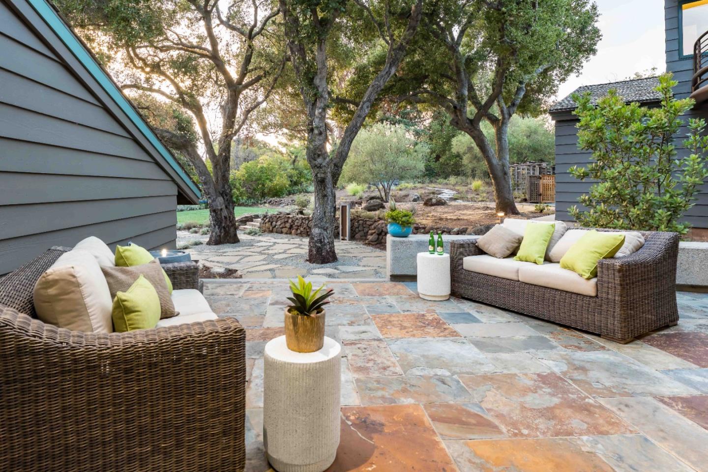 Detail Gallery Image 27 of 36 For 12008 Emerald Hill Ln, Los Altos Hills,  CA 94022 - 4 Beds | 3/1 Baths