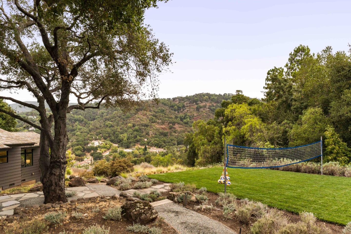 Detail Gallery Image 28 of 36 For 12008 Emerald Hill Ln, Los Altos Hills,  CA 94022 - 4 Beds | 3/1 Baths