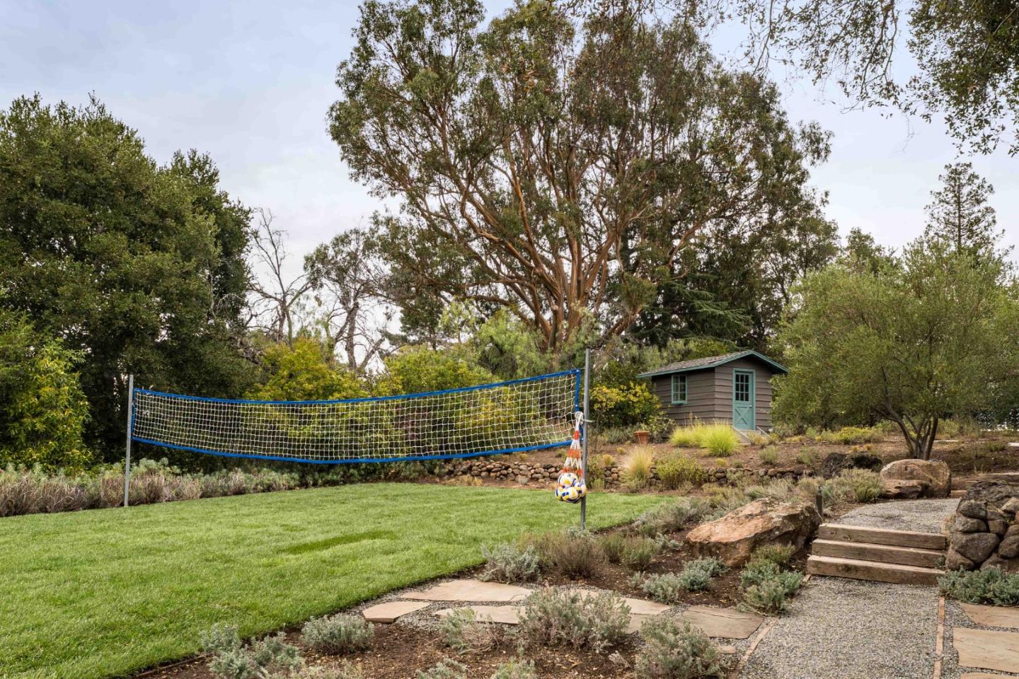 Detail Gallery Image 29 of 36 For 12008 Emerald Hill Ln, Los Altos Hills,  CA 94022 - 4 Beds | 3/1 Baths