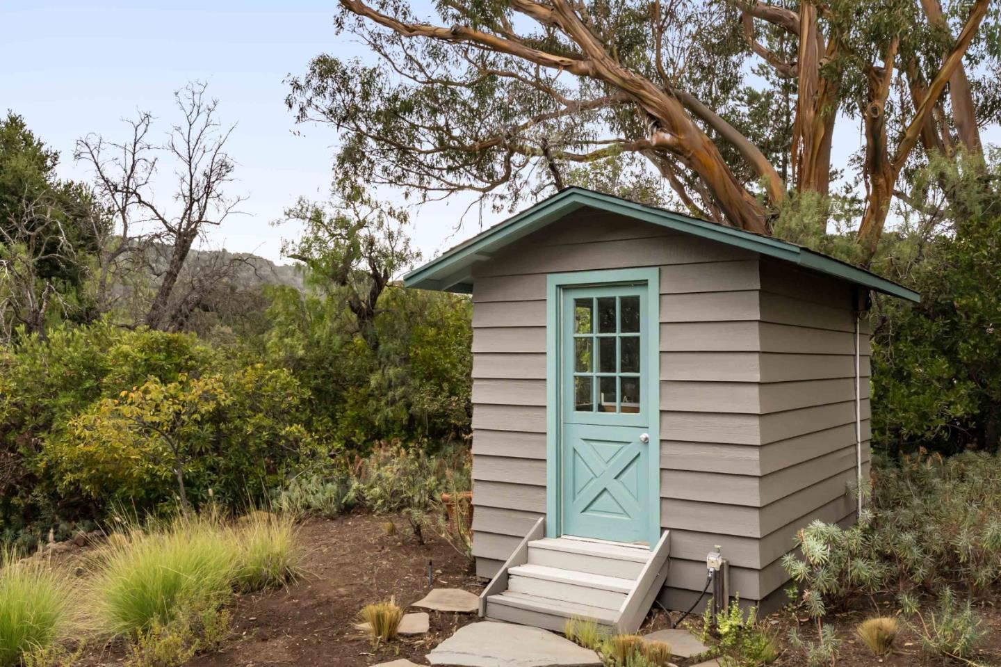 Detail Gallery Image 34 of 36 For 12008 Emerald Hill Ln, Los Altos Hills,  CA 94022 - 4 Beds | 3/1 Baths
