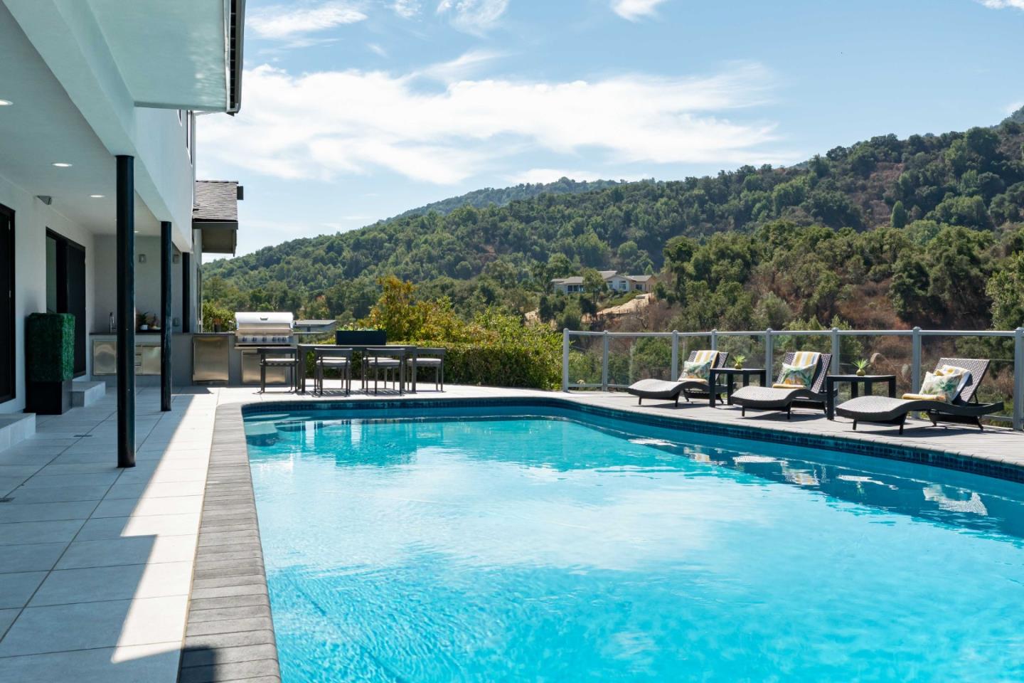 Detail Gallery Image 16 of 31 For 10495 Albertsworth Ln, Los Altos Hills,  CA 94024 - 3 Beds | 3/1 Baths